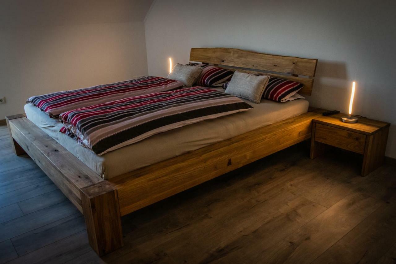 Landhaus Ferienwohnungen Mit Pool Und Wellness Neukirchen-Balbini Eksteriør bilde