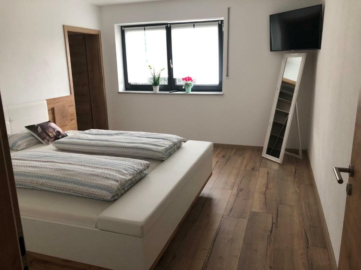 Landhaus Ferienwohnungen Mit Pool Und Wellness Neukirchen-Balbini Eksteriør bilde